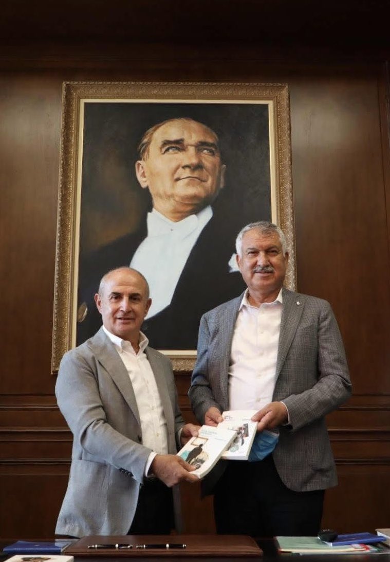 drhasanakgun's tweet photo. Kıymetli yol arkadaşım, değerli dostum Adana Büyükşehir Belediye Başkanımız Sayın @ZeydanKaralar01’ın tahliye edildiği haberini büyük bir sevinçle öğrendim.

Bu güzel haber, adaletin er ya da geç tecelli edeceğine olan inancımızı bir kez daha güçlendirdi.

Kıymetli Başkanımıza geçmiş olsun dileklerimi iletiyor; ailesine, Adana halkına ve sevenlerine kavuşmasının sevincini yürekten paylaşıyorum.

Dr. Hasan Akgün
Büyükçekmece Belediye Başkanı