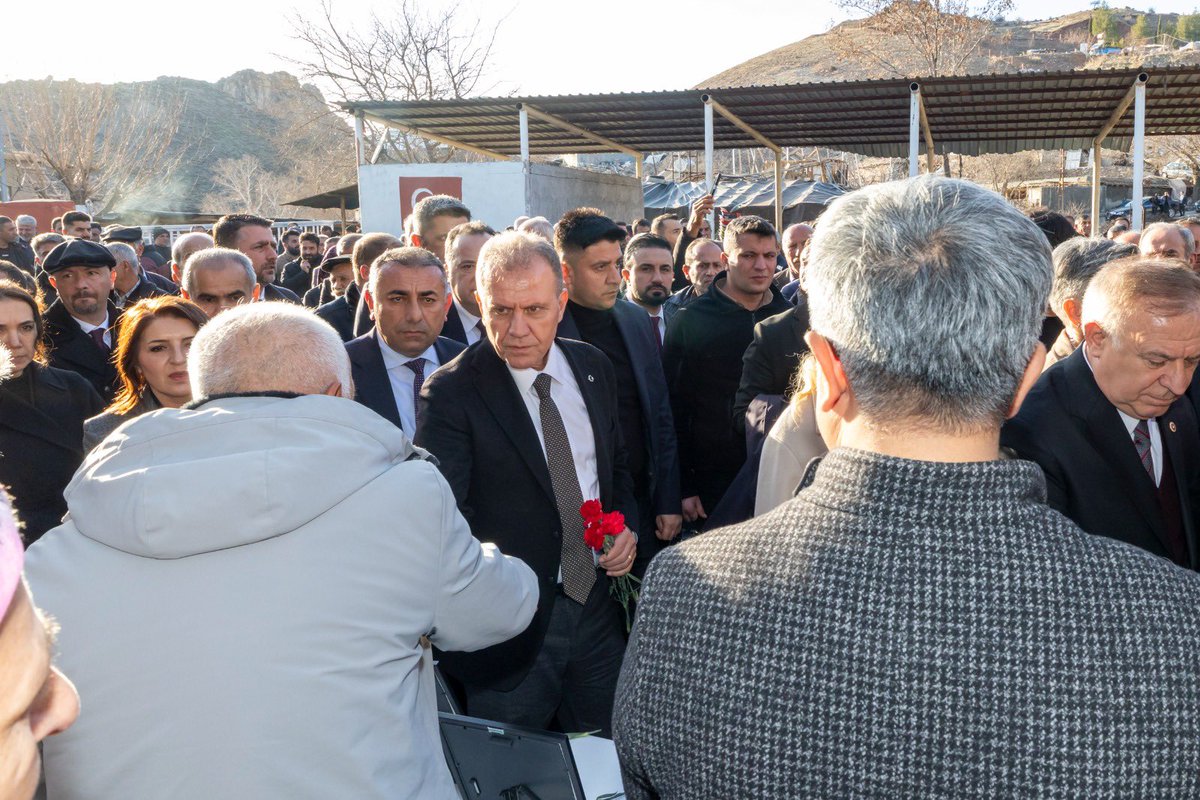 VahapSecer's tweet photo. Bugün Genel Başkanımız Sayın Özgür Özel ile birlikte Adıyaman’daydık. Depremin açtığı yaralar hâlâ çok derin.

Deprem sürecinde o dönem milletvekili olarak büyük emek veren Abdurrahman Tutdere, bugün bu emeğin karşılığı olarak Adıyaman halkı tarafından belediye başkanı seçildi. Mersin Büyükşehir Belediyesi olarak altyapı çalışmaları ve kurduğumuz konteyner kentle ilk günden bu yana sürdürdüğümüz dayanışma, bugün belediyelerimiz arasında güçlü bir iş birliği olarak devam ediyor.

Adıyaman halkının yanında olmaya devam edeceğiz.