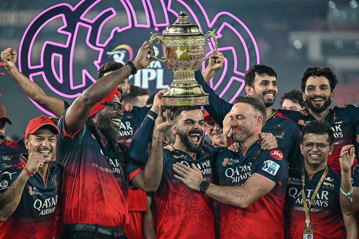 KohliArchives's tweet photo. For the first time in history, the same team holds both the Men's and the Women's IPL titles https://t.co/83IFlFsIwM