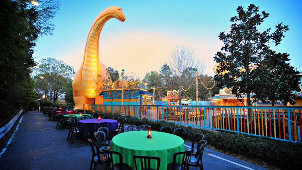 DinoLandUSAarch's tweet photo. You could get married in DinoLand USA https://t.co/xVydgsXX2o