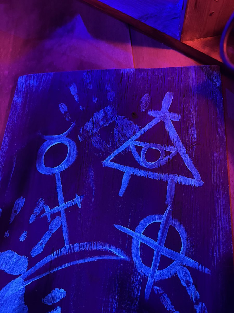 Gravity Falls reference in the Universal Tribute store????