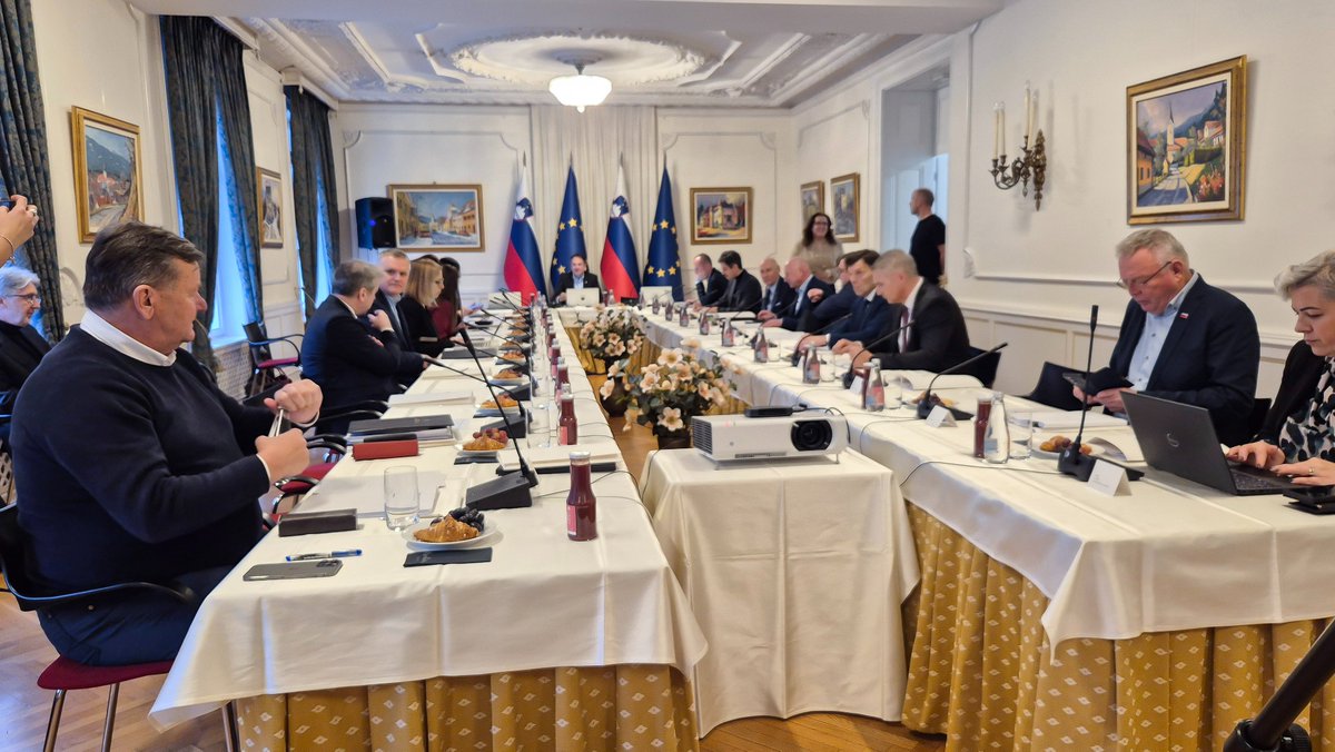 Ministrstvo za kohezijo in regionalni razvoj tweet media