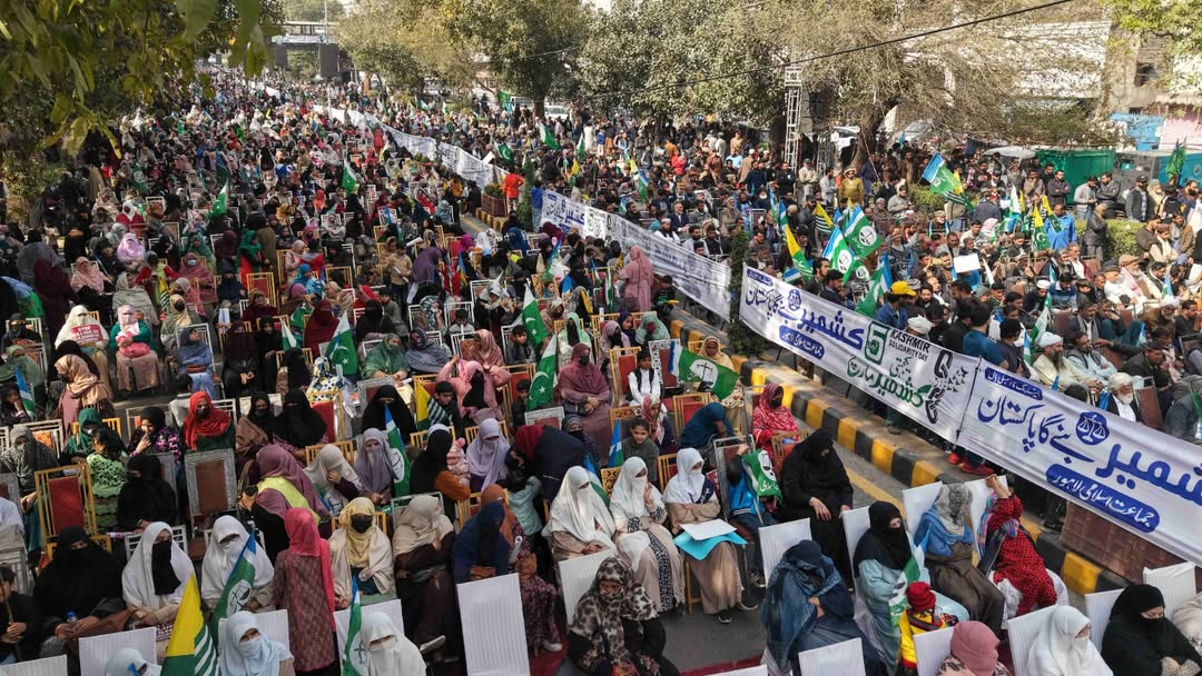 JamaatLahore's tweet photo. Kashmir March Lahore 
JI for Kashmir
#KashmirSolidarityDay https://t.co/ZLHApfmqQB
