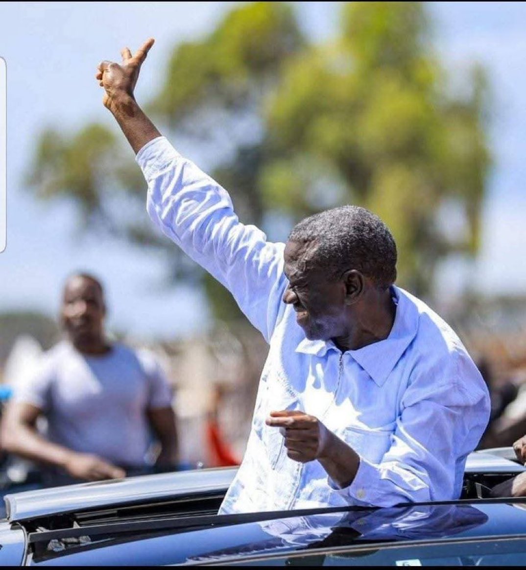 The most beautiful picture on the internet today #FreeKizzaBesigye #FreeAllPoliticalPrisoners