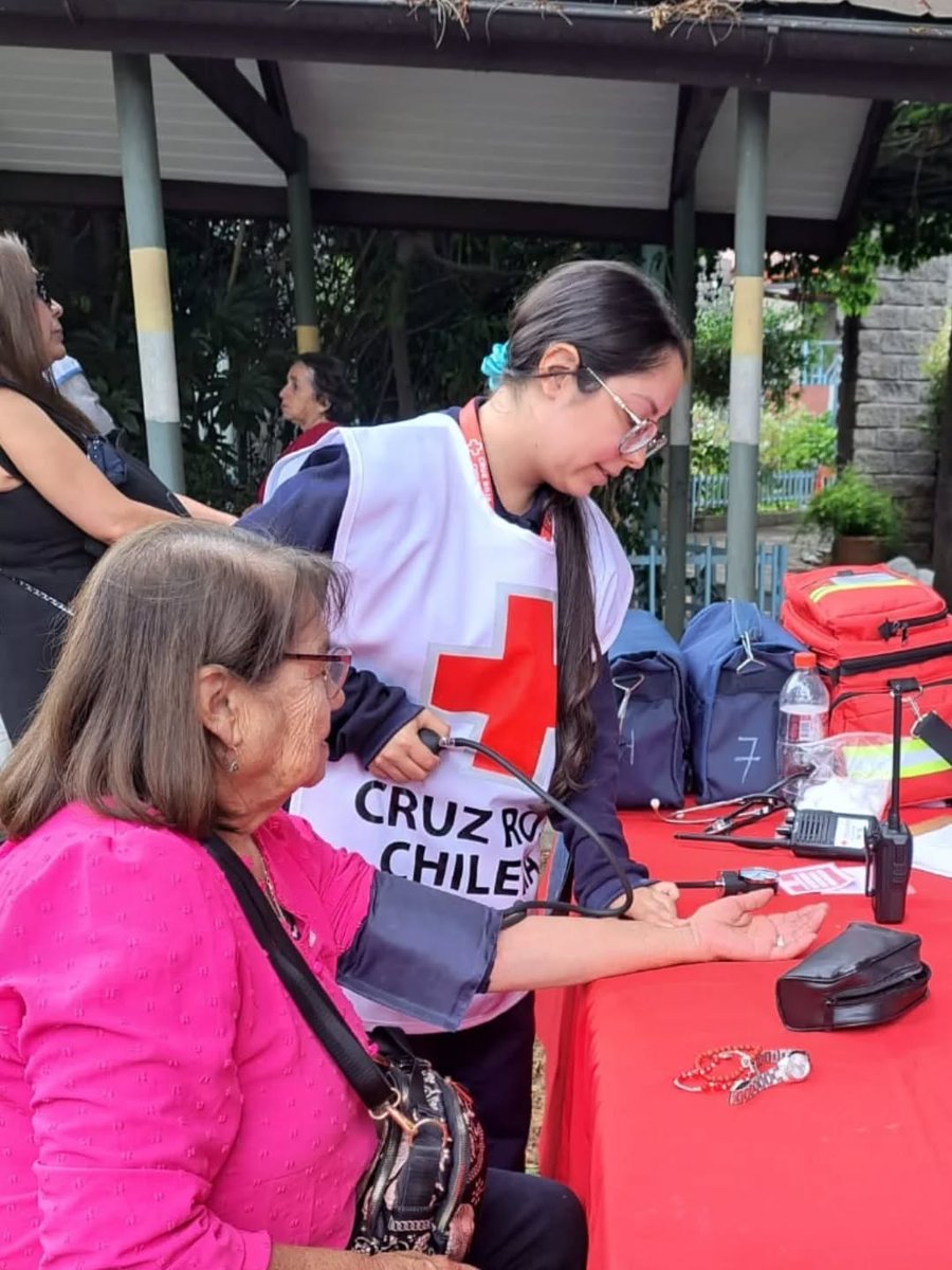 CruzRojaConce's tweet photo. El lunes 2 de febrero, participamos con un puesto de primeros auxilios en la Fiesta de la Virgen de la Candelaria en San Pedro de la Paz, donde realizamos tomas de presión arterial, curaciones y traslados.   
#cruzrojachilena #concepcion #sanpedrodelapaz https://t.co/5tHfKcqhYC