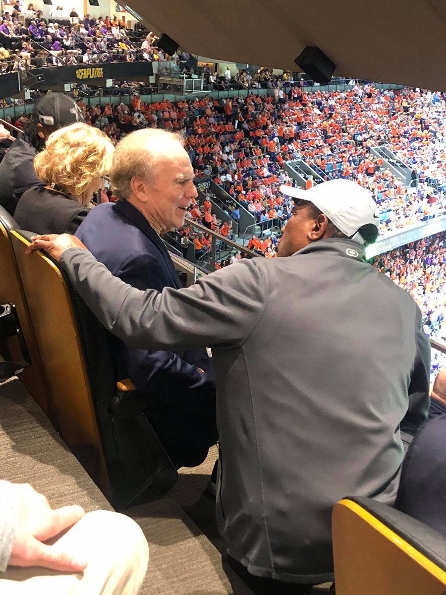 RealBillySims's tweet image. Wishing a very Happy Birthday to my @HeismanTrophy  brother Roger Staubach. From @NavyFB  to the NFL you’ve always represented with class and leadership. Proud to share this brotherhood with you!

#billysims #heisman #rogerstaubach