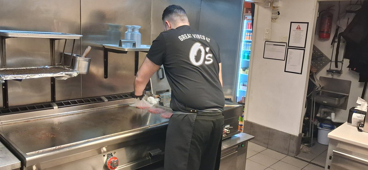 Faruk1781652's tweet photo. O's Street Food🍔🍟
Några beställningar idag.
#hamburgare #halal https://t.co/t6Od764wu7