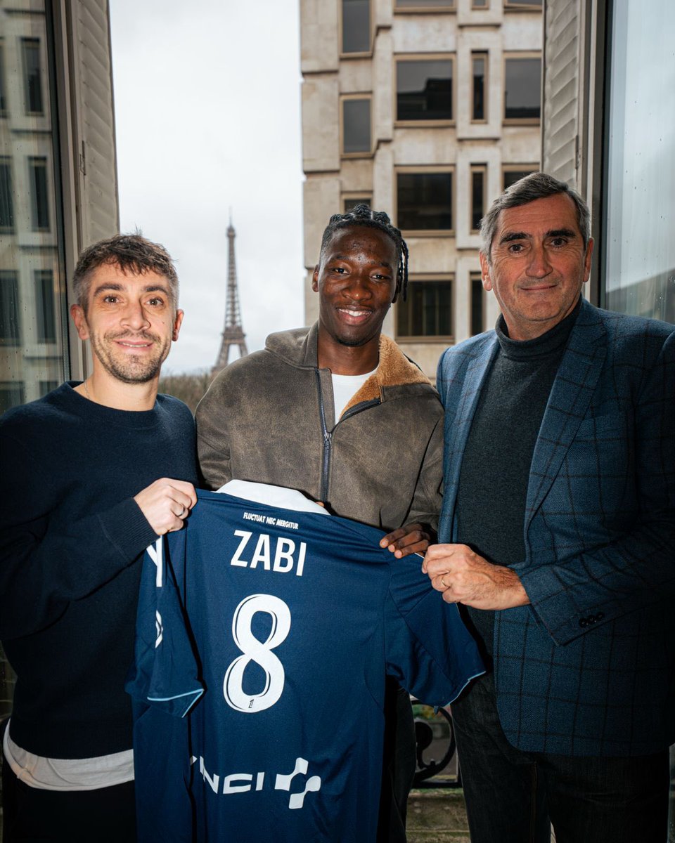 saedeciv's tweet photo. Le football est magic 🪄
Zabi en 2023 avec IvoirFc, et Zabi début 2026 avec Paris FC.
#Zabi https://t.co/bHVdHfIiym