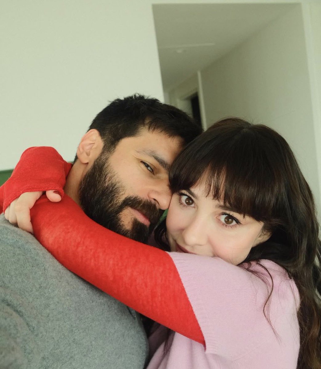 “İyi ki doğdun karıcım, sen gül diye her şey.”

Serkan Çayoğlu, eşi Özge Gürel'in doğum gününü bu cümleyle kutladı.

Love. :)
#ÖzSer