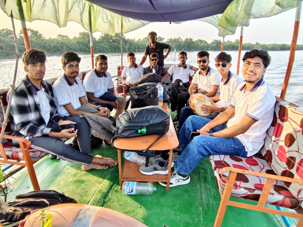 dhali_riyad's tweet photo. আমরা সুন্দরবনে 🛥️ 

#Sundarban 
#Khulna https://t.co/5S6Vzs7YYq