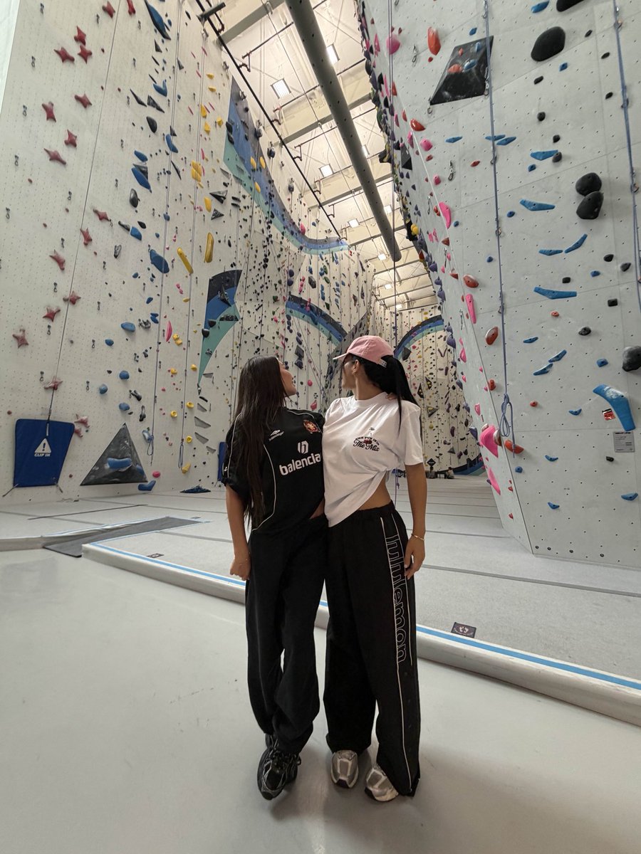 lesaddicted's tweet image. baddies 😍