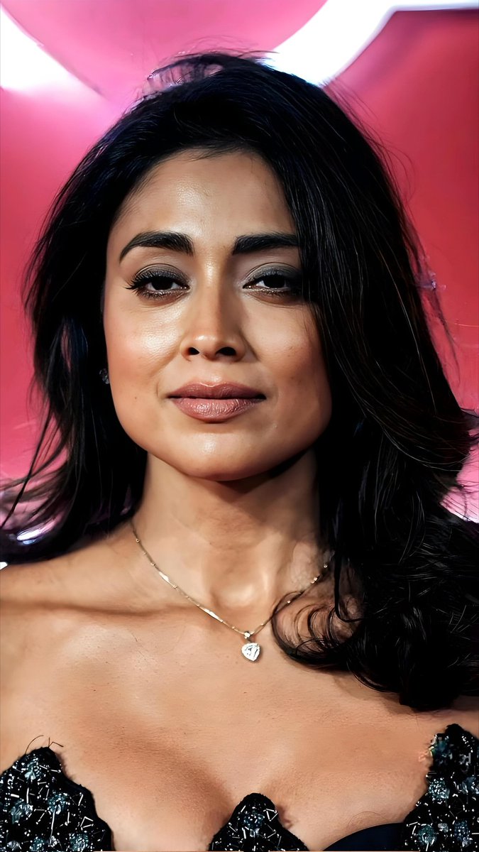 SaanviLaddal's tweet photo. #ShriyaSaran : KMR FACE CARD ���🫦 https://t.co/SQjqKyr5eo