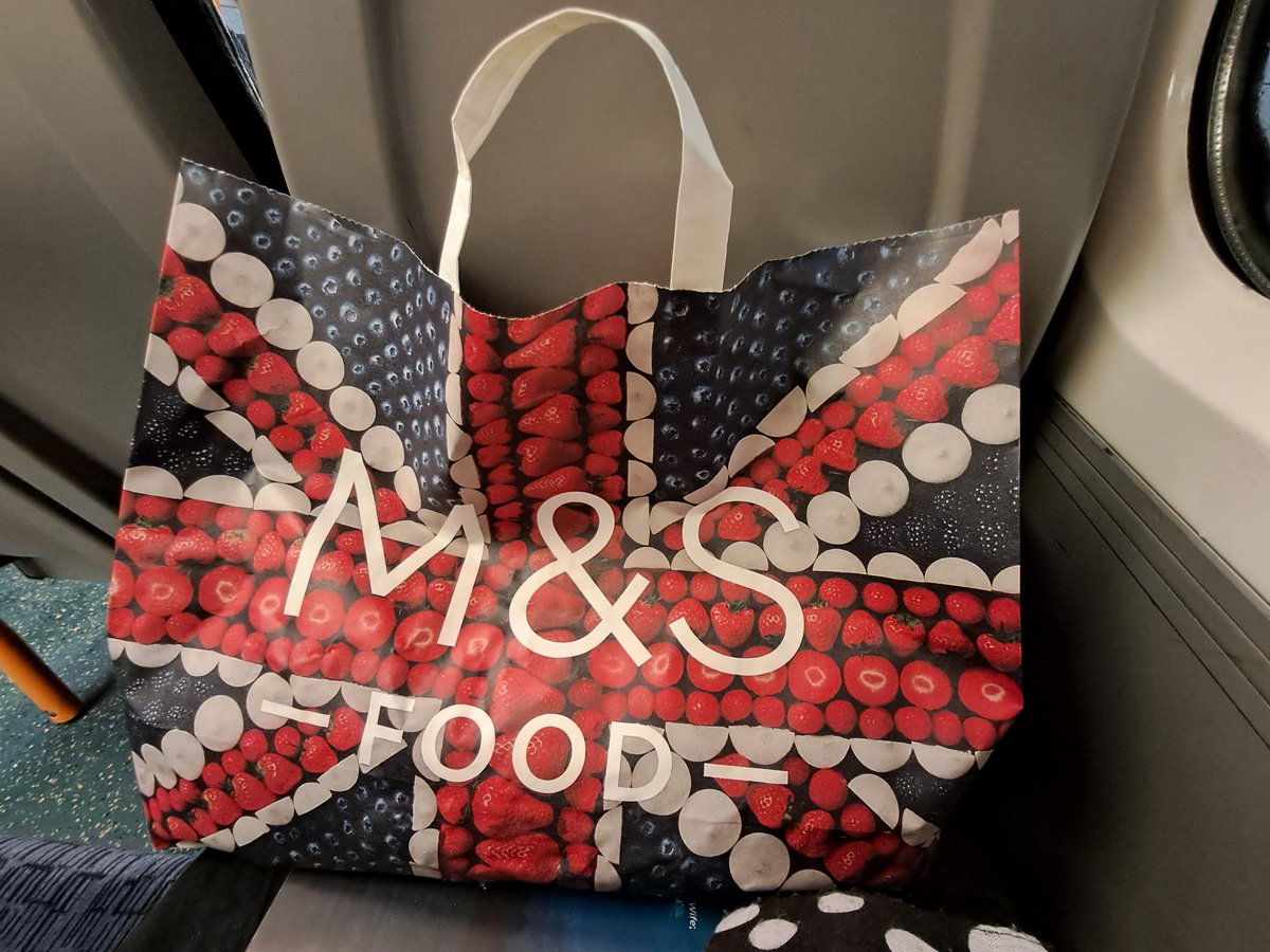 Caroline 🎭 tweet media