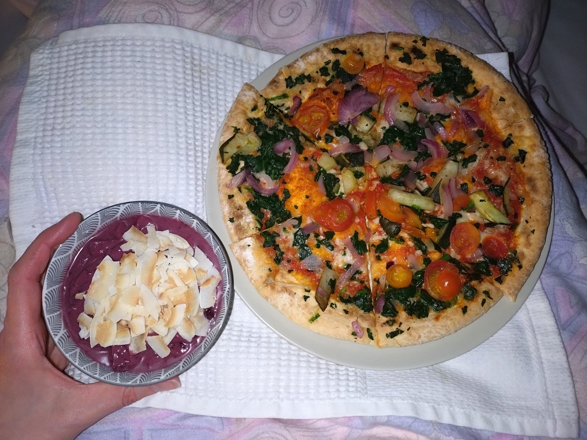 kwkatiwe's tweet image. Heute bedarf es Pizza, denn #Pizza ist #SoulFood. 😋 #Abendbrot
