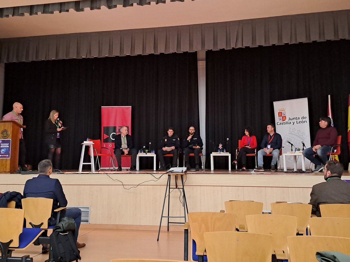 JornadaTIC:
Interesante la ponencia de Carlos Represa 🎙️ "Claves sobre la presencia de las TIC en el aula" 💻 y el material de Academia Alpha de los <a href="/MMCCSoria/">Maestros Colaboradores CFIE Soria</a>, así como las reflexiones 🤔 extraídas de la mesa redonda "Construyendo confianza digital" 🔐  
<a href="/CFIEdeSoria/">CFIE de Soria</a> <a href="/educacyl/">Educación JCyL</a>