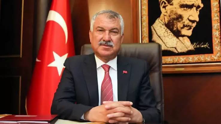 ERDALSAYIN13's tweet photo. Adana Büyükşehir Belediye Başkanımız Zeydan Karalar nihayet tahliye edildi.
Suç yoktu, delil yoktu adalet 212 gün gecikti.
Neden tutuklu olduğu sorusuna hâlâ tek bir yanıt yok.
Darısı tüm tutuklu belediye başkanlarımıza...
@ZeydanKaralar01 https://t.co/fYkNgPkPGF