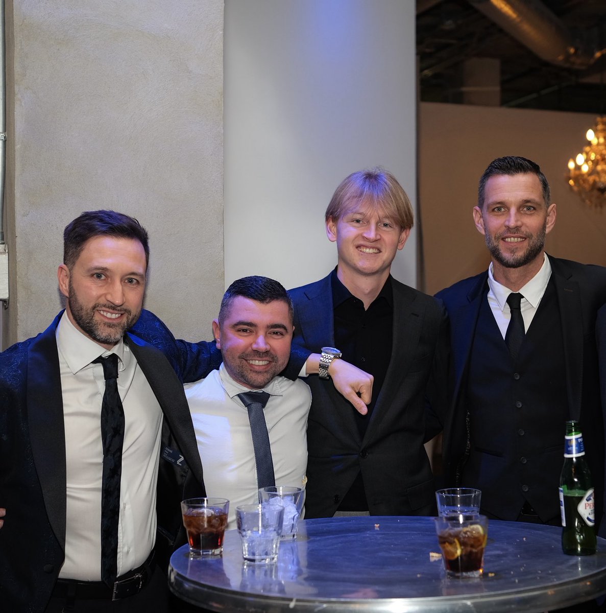 Ca me brise le coeur. Tu étais un mentor pour moi, toujours là pour m’aider. 

Pensées à sa famille. La vie est injuste