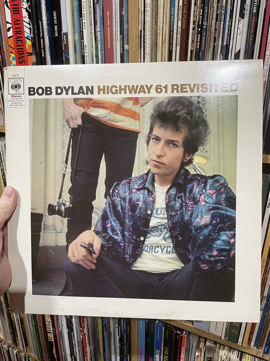 It’s pretty amazing how the mid-1960s Bob Dylan, the polka-dot-shirted, speed-freak jangle street poet, has become for many the archetypal Dylan. That wiry, electric image looms over his entire career, even though it lasted barely fourteen months: the three-album blaze of