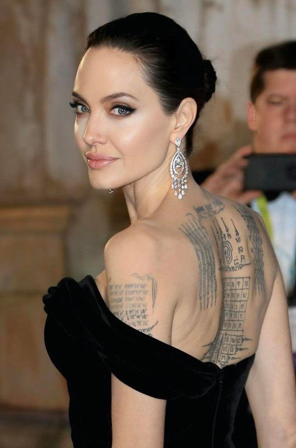 Kingsamba16's tweet photo. Acting helped me as I was growing up. It helped me learn about myself, helped me travel, helped me understand life, express myself, all those wonderful things. So I'm very, very grateful; it's a fun job. It's a luxury.
💞
#Angelinajolie https://t.co/ncwWS0Tr1v
