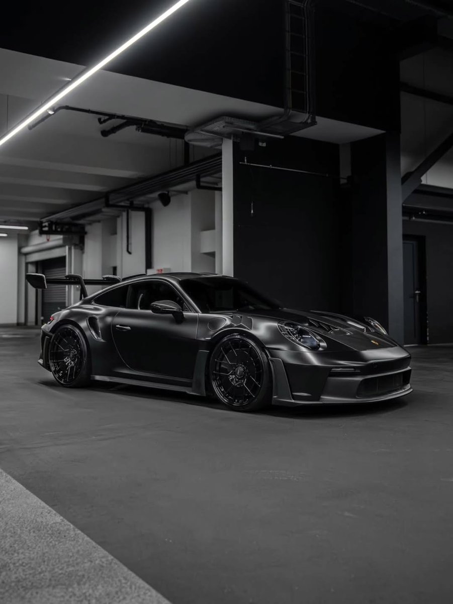 competitionreal's tweet photo. Porsche 911 GT3 RS 🖤 https://t.co/GPsIm9J1UY