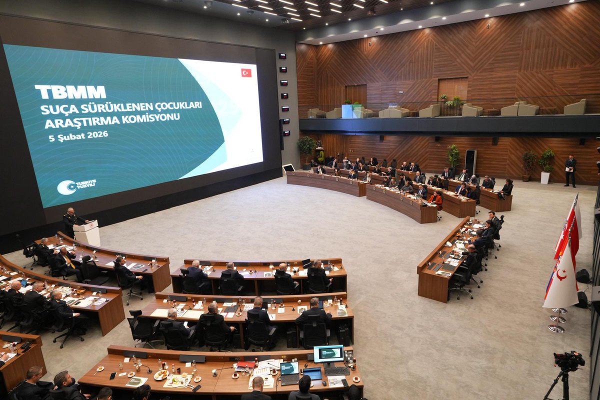 avmustafakose's tweet photo. İçişleri Bakanımız Sn. @AliYerlikaya ev sahipliğinde çocukların  korunması ve suça karışmasının önlenmesine yönelik yürütülen çalışmalar hakkında toplantı gerçekleştirdik. Misafirperverlikleri, sunumları ve konuya hassasiyetleri için Sn.Bakanımız’a ve ekibine teşekkür ediyoruz… https://t.co/Zyqxt83ZJt