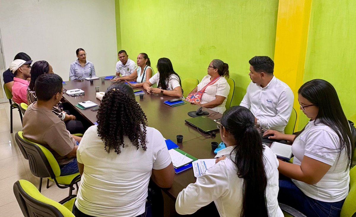 AqualiaColombia's tweet photo. 💧 Aguas de Albania avanza en acciones en territorio junto a líderes sociales para garantizar el servicio de agua potable.

🚛 Continúa la entrega de agua en carrotanques y los recorridos técnicos para verificar redes de acueducto y conexiones ilegales. https://t.co/rtAiz6jmA0