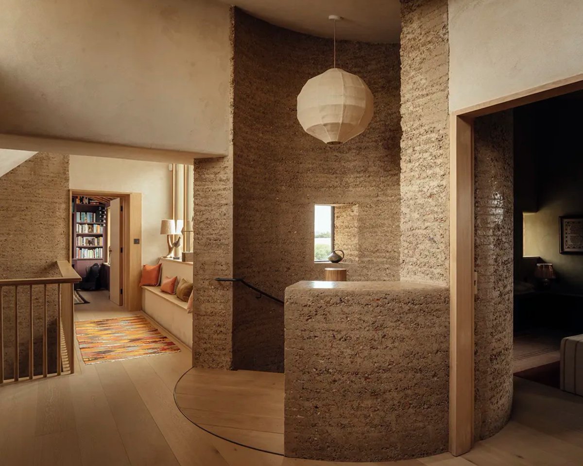 w_emerg's tweet image. In Wiltshire, UK, Tuckey Design Studio reimagines eco-living with the Rammed Earth House, built using on-site clay, recycled materials and local limestone, delivering low carbon impact and high thermal performance through ancient techniques.
#RammedEarth #Sustainable #EcoDesign