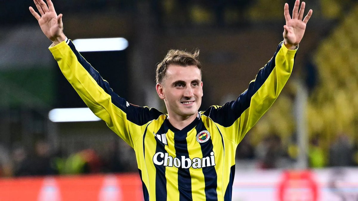 Kerem Aktürkoğlu'nun mevkisi forvet değil. Bu adama da yazık boş yere tepki görüyor. Şu takıma forvet alın.