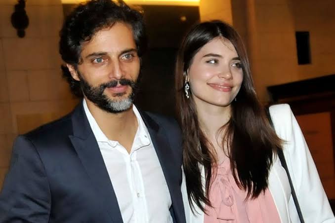 Joaquín Furriel’s Dating History ❤️

2005 — Paola Krum (35yo)
2006 — Paola Krum (36yo)
2007 — Paola Krum (37yo)
2008 — Paola Krum (38yo)
2009 — Débora Nishimoto (32yo)
2010 — Débora Nishimoto (33yo)
2016 — Guillermina Valdés (42yo)
2017 — Guillermina Valdés (43yo)
2018 —