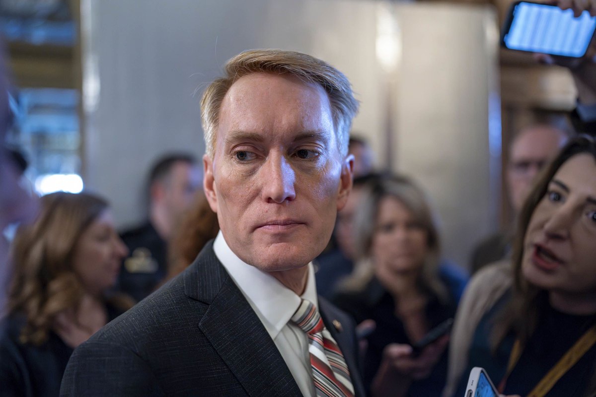PapaJonezy's tweet photo. @SenatorLankford @SenateGOP The dollar is tanking.
Five trillion more debt.
This ginger #goppet is actually peein' on our legs and tellin' us it's raining.
Remember in November. #NoIncumbentRepublicans https://t.co/thUXIa3bfF