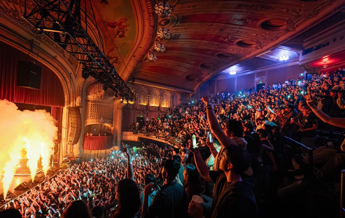 thewarfield's tweet photo. the greats of yesterday and the greats of tomorrow. 🎙️ find 'em at #TheWarfield

📷 @mediabytb https://t.co/xdmp54eYuW