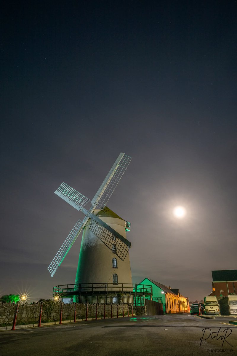 ThisIsIreland3's tweet image. Irish Netherlands 😅😂

📍Blennerville Windmill, located near Tralee in Co. Kerry, is Ireland's largest working 18th-century windmill, standing 21.3 meters high 🇮🇪

📸 Piotr Rak

#Tralee #BlennervilleWindmill #Kerry #Ireland #History #Windmill