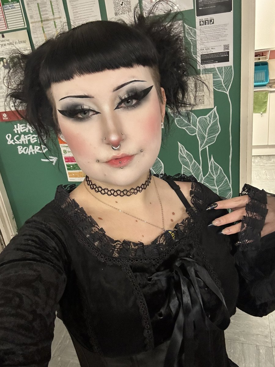 I’m live on twitch!! Come say hi or you smell!! 

twitch.tv/ghoulishlillith

#gothgirl #goth #streamer #twitchstreamer #smallstreamer #gamergirl