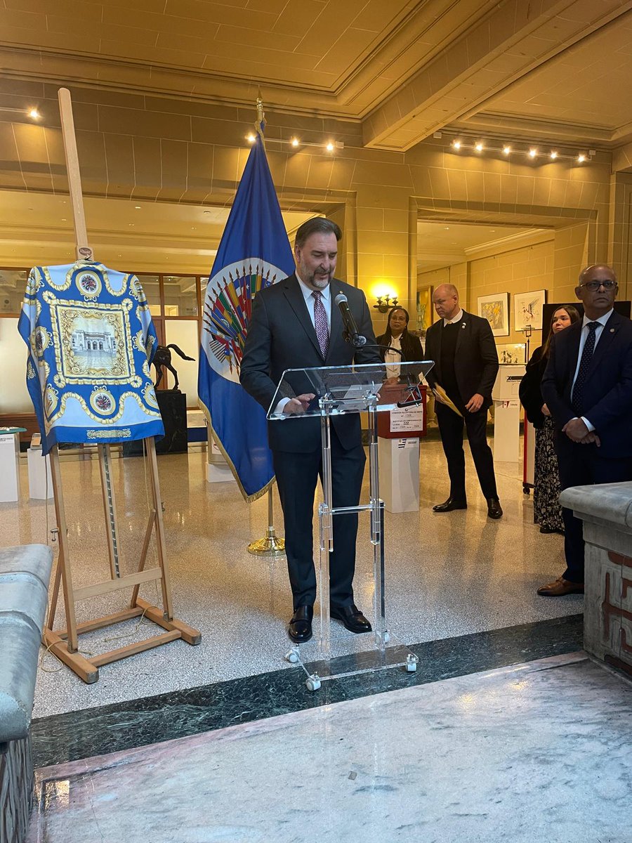 Paraguay 🇵🇾 presente en la inauguración de la exhibición "Urnas Electorales de las Américas: Historia y Símbolos de la Democracia", organizada por la <a href="/OEA_Democracia/">OEA Democracia</a> con motivo del Día de la Observación Electoral de la OEA.