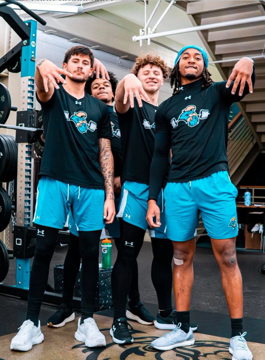 ChantsSzn's tweet photo. 📸 THE QUARTERBACKS! 📸

The best quarterback room in the Sun Belt Conference is getting after it 🔥

Tre Guerra
Deuce Bailey
Osiris Lopez
Trever Jackson

Team chemistry in the Ryan Beard era is at an all time high 📈

#Chants https://t.co/5gumZZnoja