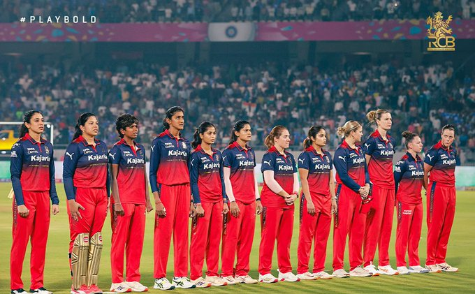 crazyGaurav_'s tweet photo. While #RCBMen have just 1 🏆 in 18 years of IPL history #RCBWomen won the 2nd 🏆 in just 4 seasons
#RCBvDCW #WPLFinal https://t.co/NVA1KGQ8wT