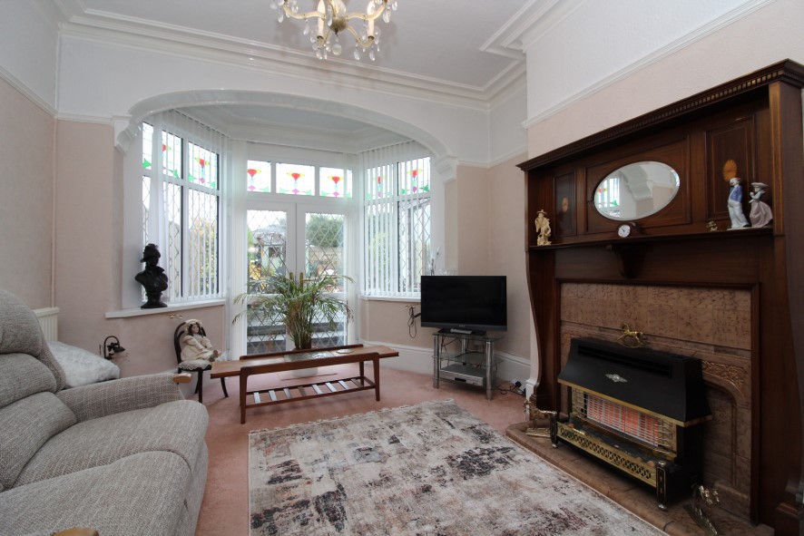AHNorthWest's tweet photo. A spacious canvas for your next family home 🎨

Take a look at this spacious 4 bedroom semi-detached home at 110 Bolton Road in #Chorley, featuring  2 reception rooms, a shower room and a low‑maintenance rear garden.

Guided at £220,000+, learn more:
https://t.co/9wdX3H4XV2 https://t.co/sHpe6WOGVV