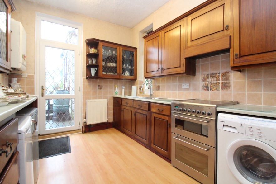 AHNorthWest's tweet photo. A spacious canvas for your next family home 🎨

Take a look at this spacious 4 bedroom semi-detached home at 110 Bolton Road in #Chorley, featuring  2 reception rooms, a shower room and a low‑maintenance rear garden.

Guided at £220,000+, learn more:
https://t.co/9wdX3H4XV2 https://t.co/sHpe6WOGVV