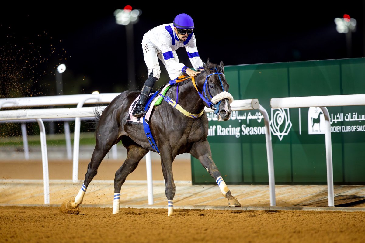 إكليل tweet media