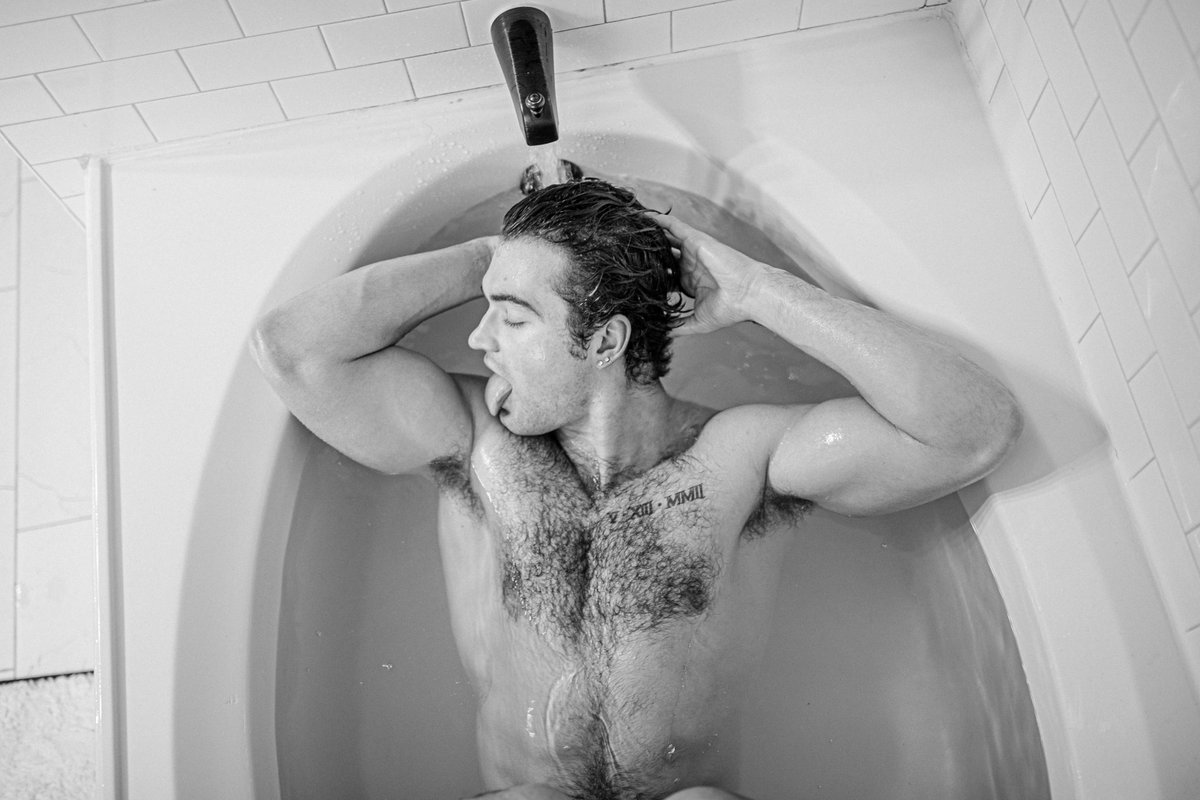 mikemonroeeee's tweet photo. Rub a dub dub, it's me in a tub

https://t.co/4WpuzHajP5 https://t.co/crbkH2qX1S