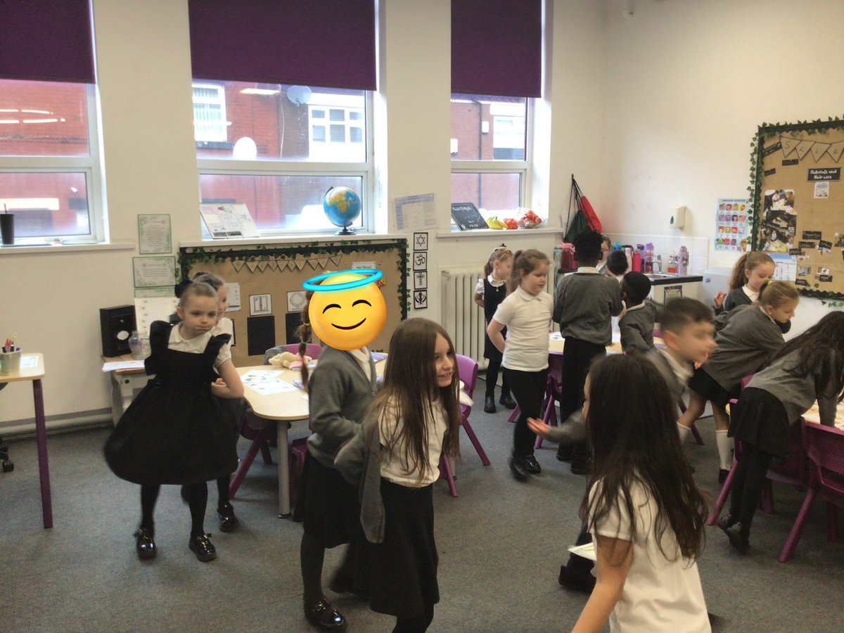 Mr Molyneux tweet media