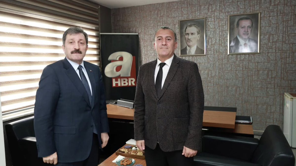 MahmutErdogan55's tweet photo. 📍A Haber Karadeniz Bölge Müdürlüğü

Samsun Valisi Sayın Orhan Tavlı, A Haber Karadeniz Bölge Müdürlüğümüzü ziyaret etti. Samsun ve Ülke gündemine dair keyifli bir sohbette bulunduk.
@SamsunValiligi https://t.co/d7Uvvk64uy