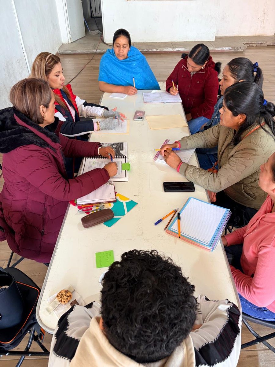 Por instrucción de la directora general, Sofía Bautista, personal del DIF Michoacán impartió una capacitación sobre programas alimentarios y de asistencia social en las comunidades de autogobierno de Aranza, Sevina, Jucutacato y Turícuaro. 📝
#MichoacánEsMejor