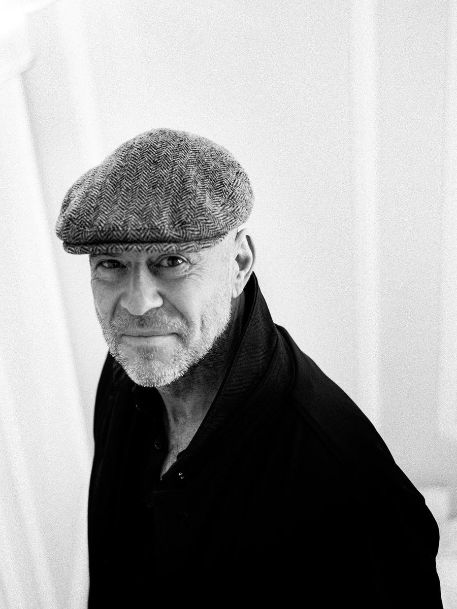 Hoy retraté a <a href="/iamthecosmos/">Juan Dominguez</a> por su nuevo libro editado por <a href="/CirculoDeTizaES/">CirculoDeTiza</a> muy pronto la entrevista en <a href="/zendalibros/">Zenda</a> por <a href="/bibliocronicas/">Celso Varela</a>