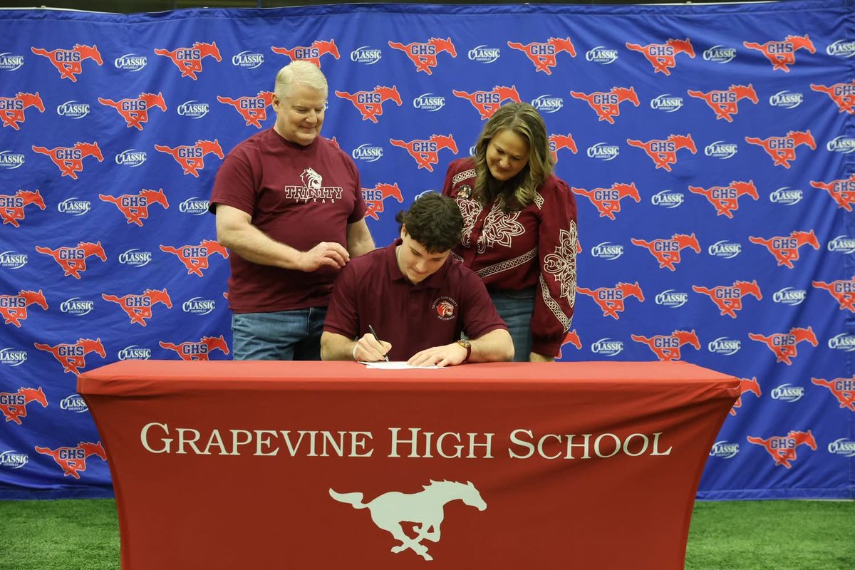 luke_ghormley's tweet photo. Made it official yesterday! Lets work 
@TUFootballTX 

@JerhemeUrban83 @CoachMichalak https://t.co/i5lhdHL6wq