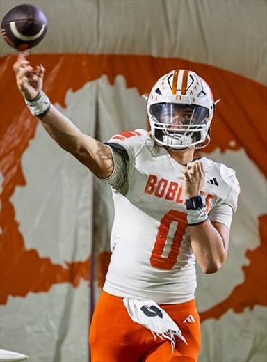 iam_alinedouard's tweet photo. Prep Redzone Spotlight (@PrepRedzoneTX)🚨🔥
Carson Gonzales (@CarsonGonzales0)
6'5 215
QB 🎯
C/O 27'
OrangeField HS (@CoachBreaux ) 

- Carson is an arising prospect at 6’5” with rare size that immediately stands out. He shows the ability to see the entire field clearly and deliver the ball with natural velocity

HL https://t.co/IXEToG0aGv