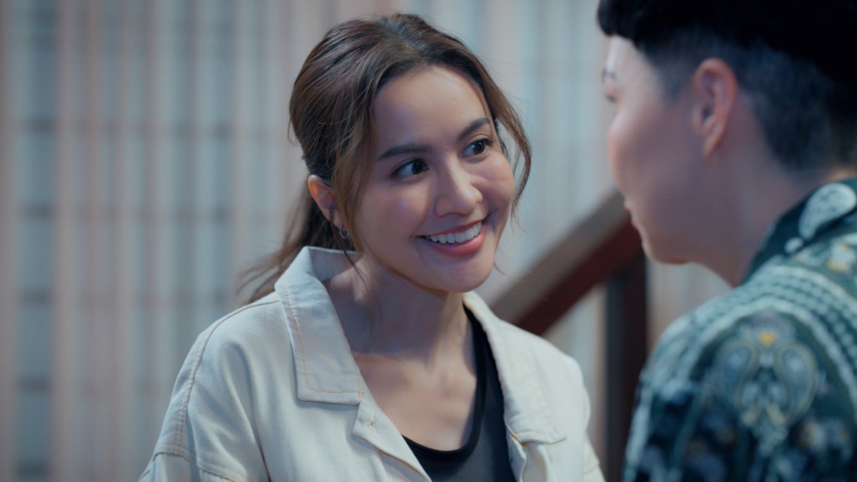 THE FIRE Q17 SHOOTING
#โซ่รักอัคนีคิว17

แหม...ยิ้มแป้นขนาดนี้
จะมาอ้อนเอาอะไรจากป้าณีอีกหล่ะคะ
ดูแล้วมีเลศนัยแปลกๆนะคะ