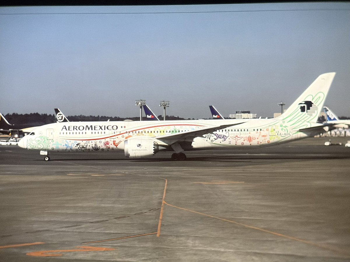udon683's tweet photo. 以前から行きたかったイスタンブールに来ています。搭乗前にメヒコ撮って47まで800mダッシュ🏃‍♂️‍➡️ https://t.co/CPOcpYyx9T
