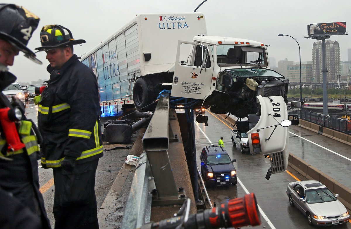 pictureboston's tweet photo. @NBC10Boston I wasn't exactly surprised when I arrived on scene here during my @NBC10Boston morning news-photo shift. I had been to a 2013 (beer) truck crash on the other side of the highway in roughly the same area. I posted that photo with some from today. #Boston https://t.co/KTOcbigCJt