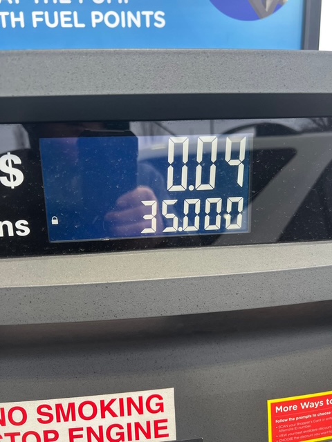 dinade's tweet photo. Paid $0.04 a gallon for 35 gallons today. Total: $1.40   My wallet is thriving. Breakdown here 👉 https://t.co/wDsMjQoGjX #KrogerBoost #SavingsWin https://t.co/xdKvpDJF9j